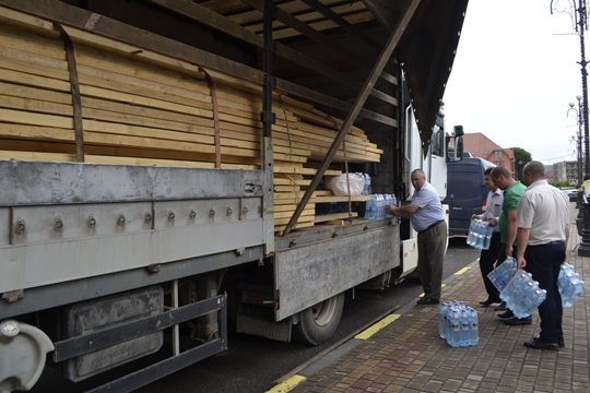 Черговий гуманітарний вантаж для бійців відправили у Краногорівку з Тячівщини (ФОТО)