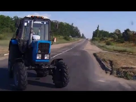 На Ужгородщині на трасі зупинили "п'яний" трактор, що небезпечно маневрував