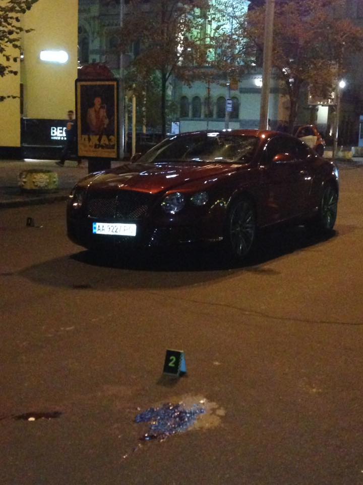У центрі Києва син Шуфрича на Bentley збив чоловіка (ФОТО)