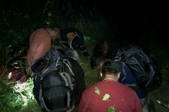 Групу з 6 нелегалів із переправником затримали на спробі перетину кордону на Закарпатті