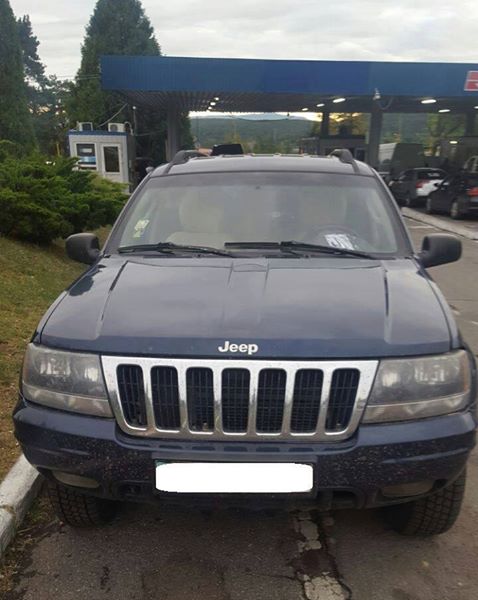 На кордоні на Закарпатті затримали Jeep Cherokee з "підробками", на якому українець намагався заїхати в країну (ФОТО)
