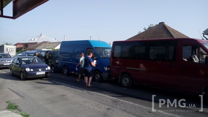 У Ракошині на Мукачівщині зіткнулися 4 авто (ФОТО)