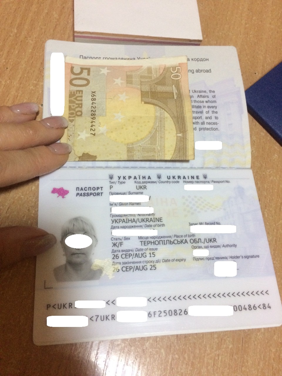 У закарпатському Чопі жінка за хабар у 50 євро намагалась незаконно вивезти сина за кордон 