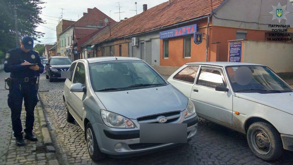 У Мукачеві люди затримали нетверезого водія, що вчинив ДТП і намагався після цього втекти (ФОТО)