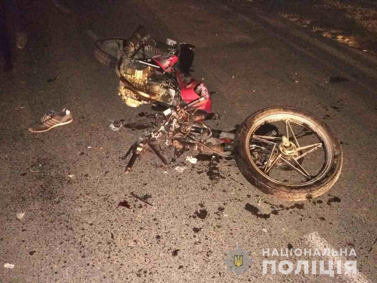 Унаслідок зіткнення двох мотоциклів у Лазах на Тячівщині водіїв та пасажирку доправили до лікарні (ФОТО)