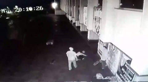 В Ужгороді поліція розшукує циганів, які побили двох юнаків біля драмтеатру (ВІДЕО)
