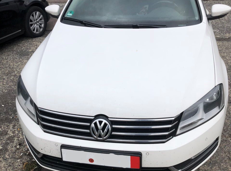 Розбіжності в документах під час перевірки на митниці на Закарпатті коштували українцю Volkswagen-а (ФОТО)