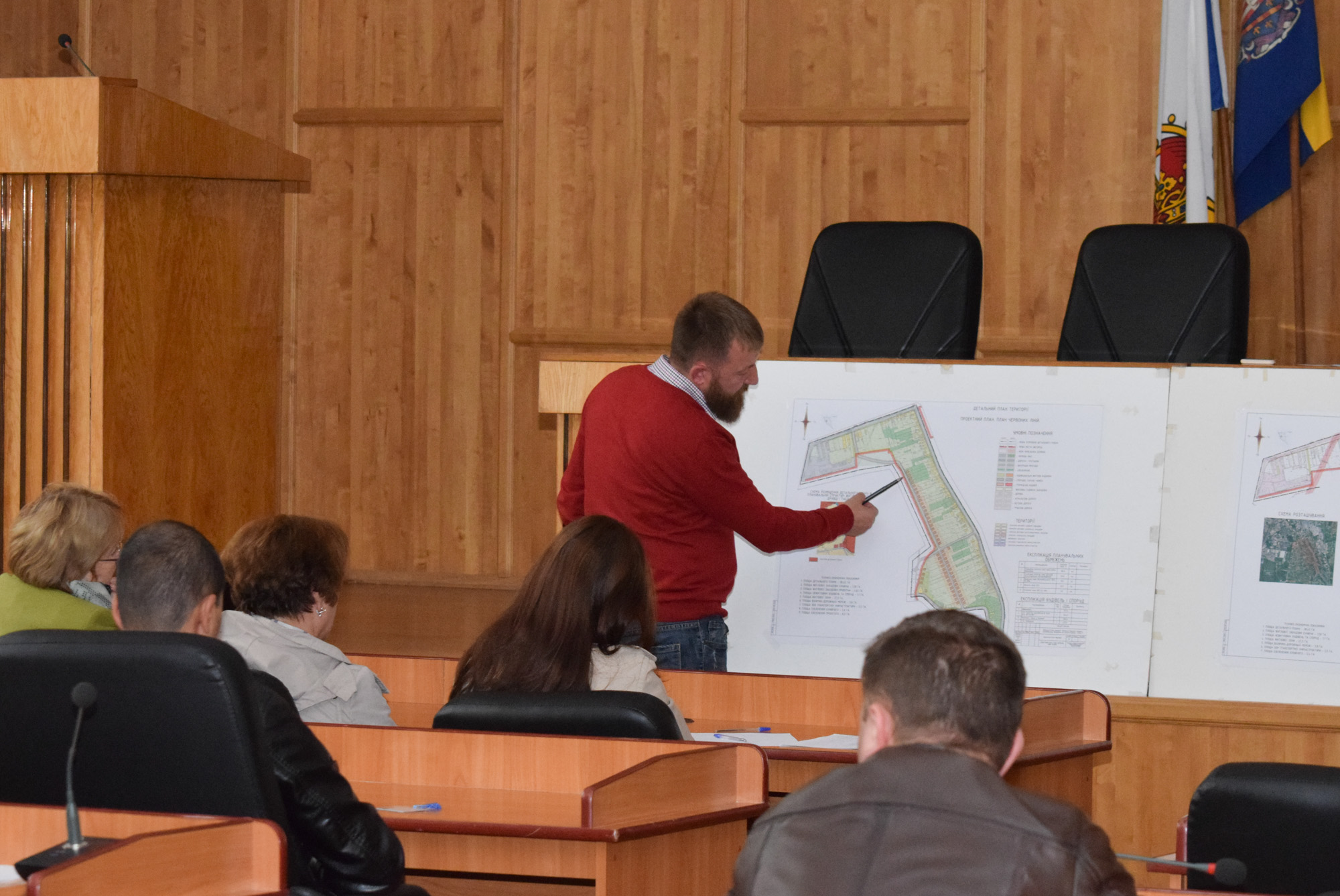 В Ужгородській міськраді пройшли громадські слухання з найменування вулиць, скверу і детальних планів двох територій