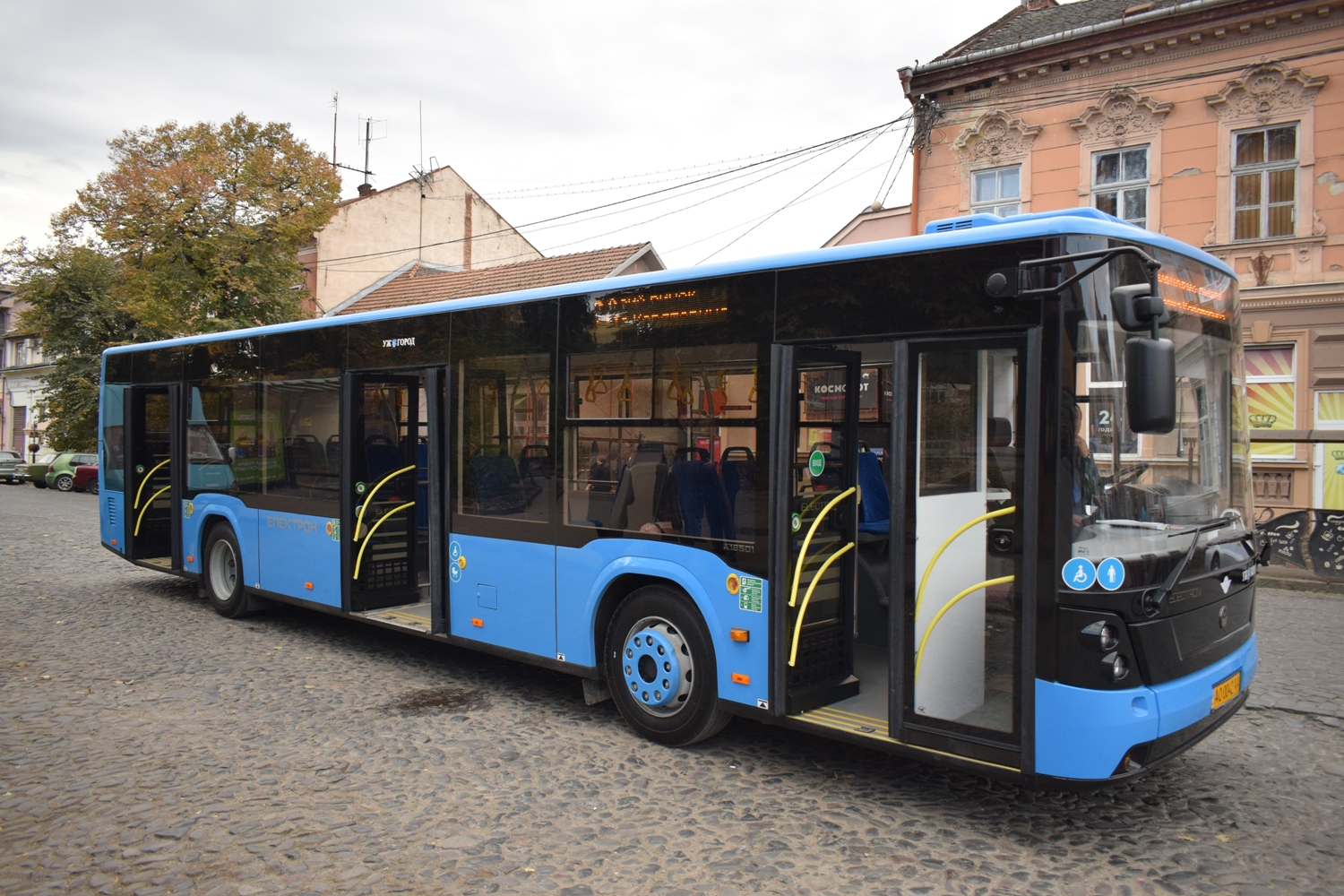 В Ужгороді на перший маршрут вийшли комунальні автобуси (ФОТО)