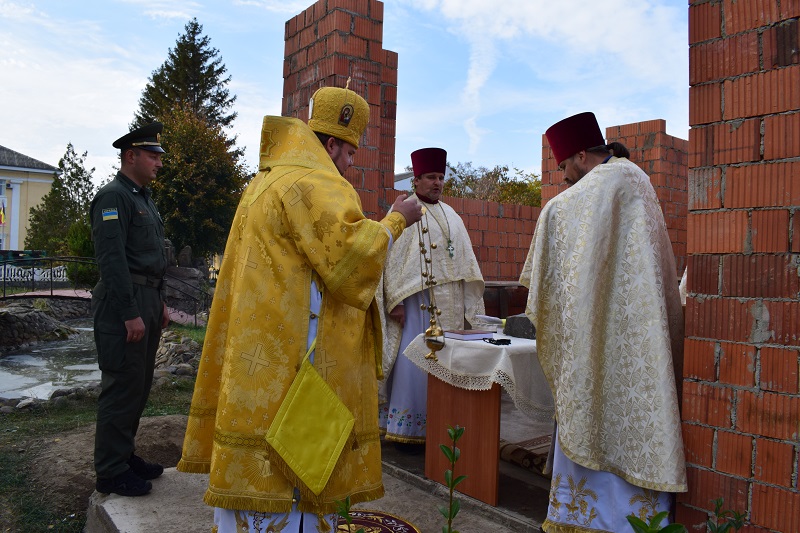 Наріжний камінь майбутньої каплиці УПЦ КП заклали у Чопському прикордонному загоні