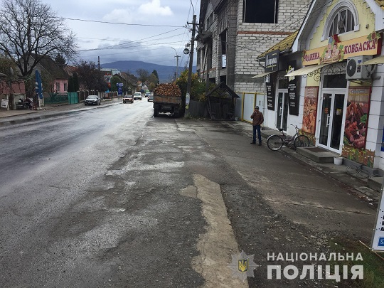 На Тячівщині встановили особу крадія, котрий вночі із автобусної зупинки у районному центрі викрав мопед