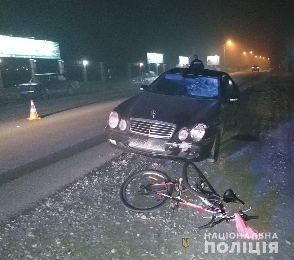 У Виноградові внаслідок наїзду "п'яного" Mercedes Benz загинула велосипедистка (ФОТО)