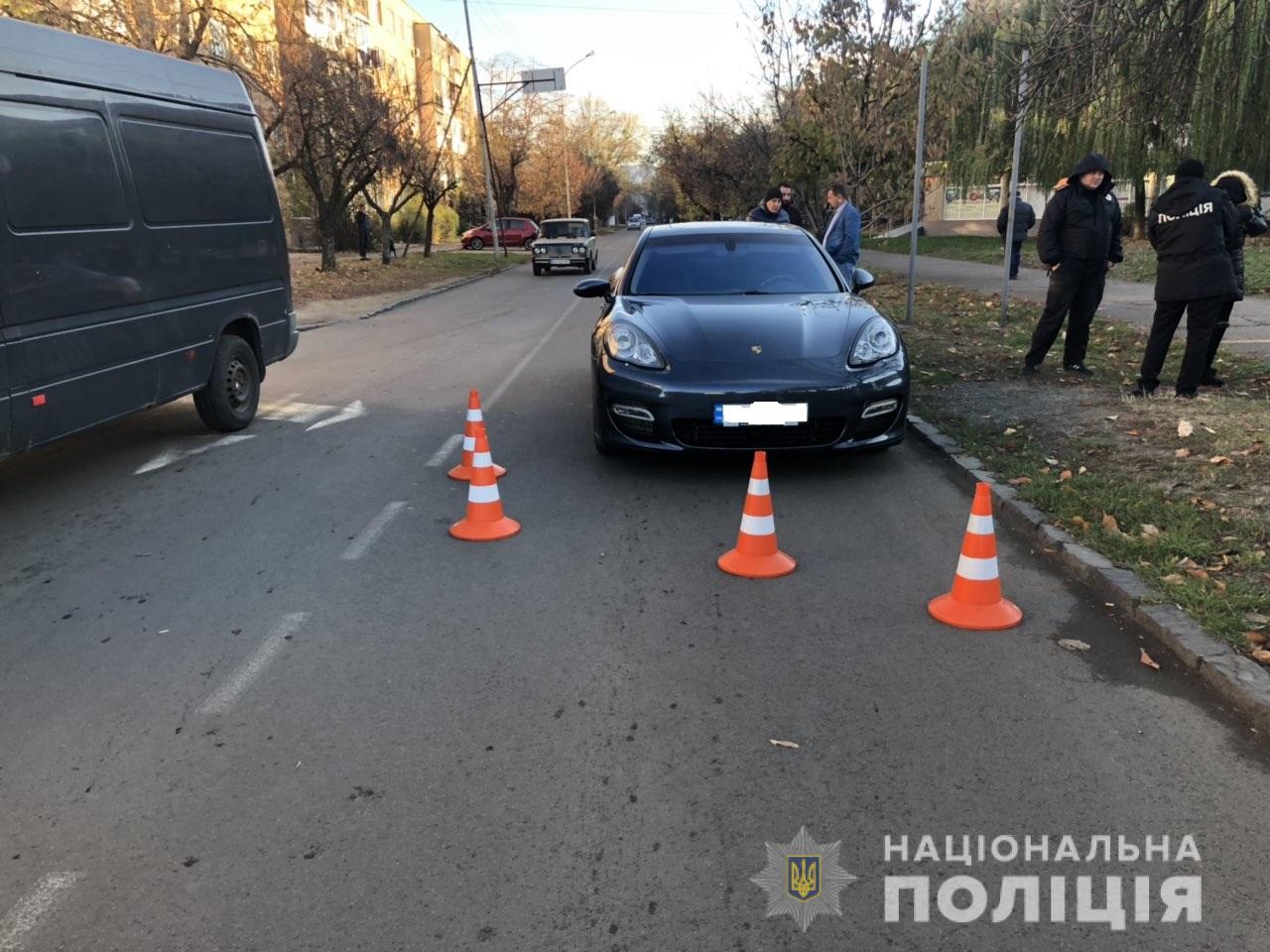 В Ужгороді водій Porsche, не впоравшись із керуванням, наїхав на 12-річну дівчинку (ФОТО)