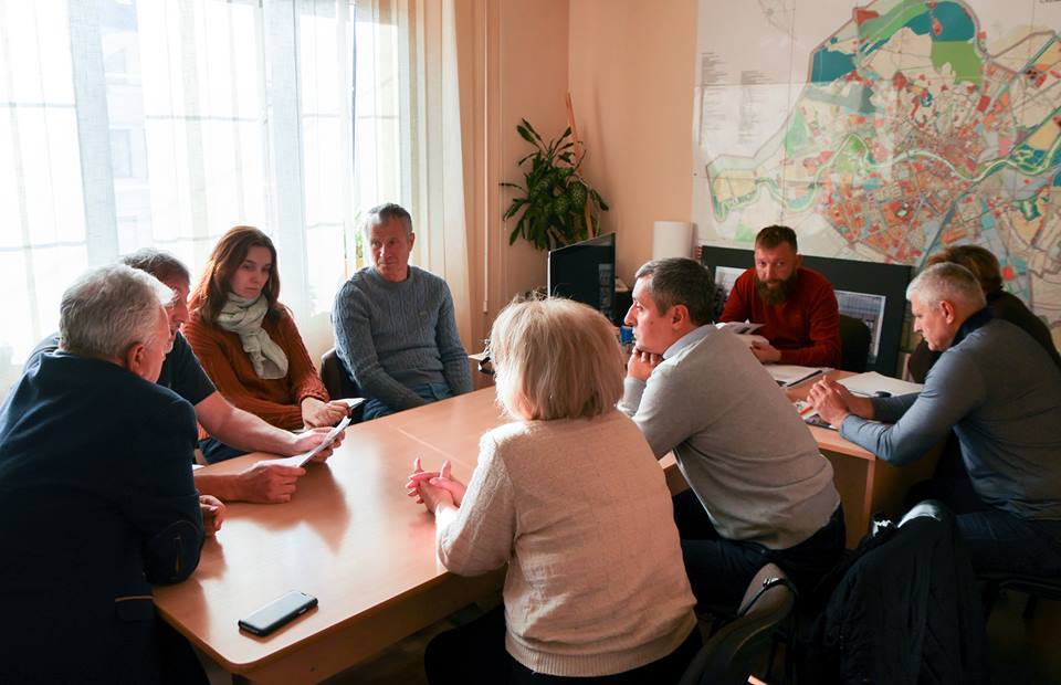 Містобудівна рада в Ужгороді погодила на набережній Незалежності мощення із гранітної плитки у поєднанні з бордюрами і бруківкою (ФОТО)