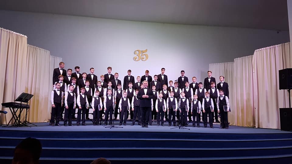 Мукачівська хорова школа хлопчиків та юнаків святковою концертною програмою відзначила 35-річний ювілей