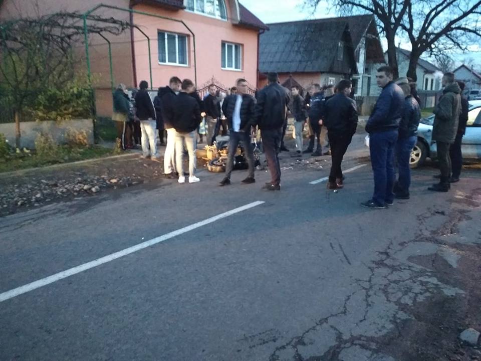 На Тячівщині зіткнулися автомобіль та мотоцикл (ФОТО)