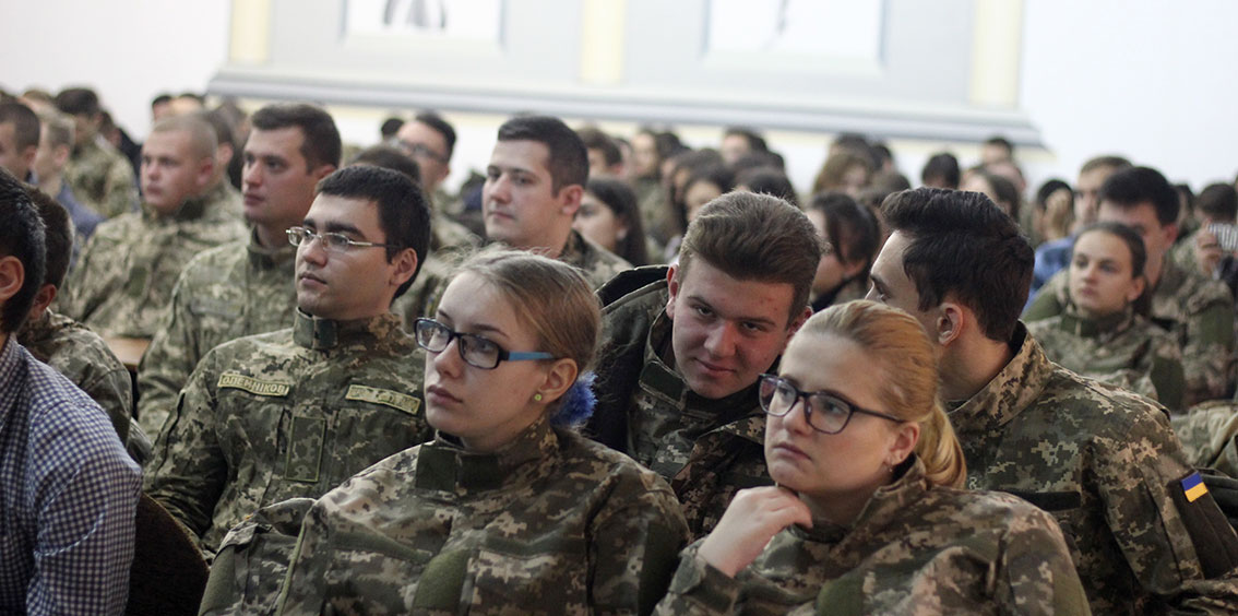 130 випускників кафедри військової підготовки УжНУ отримали офіцерські звання (ФОТО)