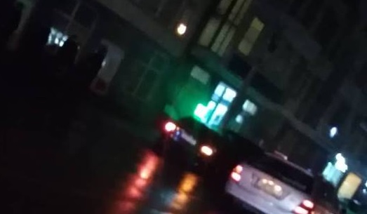 В Ужгороді Mercedes врізався в електроопору і знеструмив частину вулиці (ФОТО)