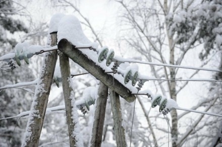 Через налипання мокрого снігу та обледеніння частково знеструмлені населені пункти у 5 районах Закарпаття
