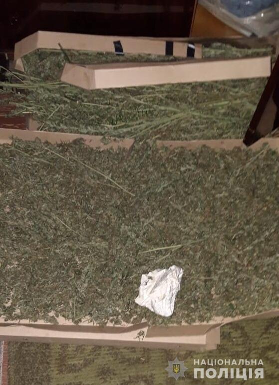 У будинку мешканки Сваляви знайшли понад 4 кг марихуани (ФОТО)