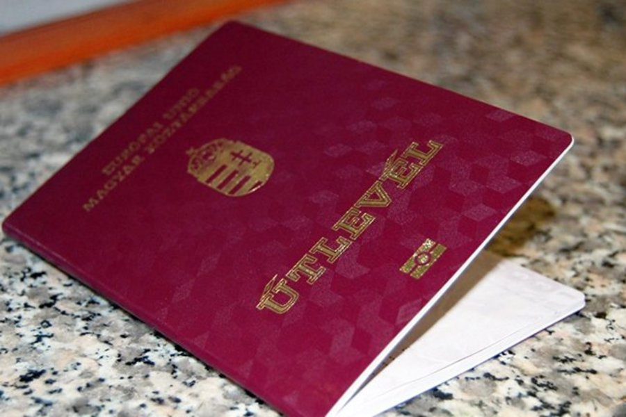 Угорщина припинила роздачу паспортів у своїх консульствах на Закарпатті – МЗС