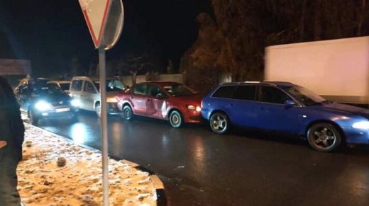 В Ужгороді біля "Дастора" зіткнулися 5 авто (ФОТО)