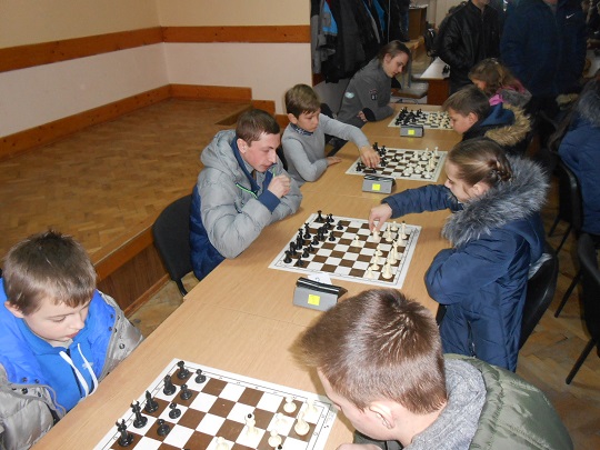 У Рахові пройшов міжрайонний дитячий турнір з шахів, присвячений дню Святого Миколая  (ФОТО)