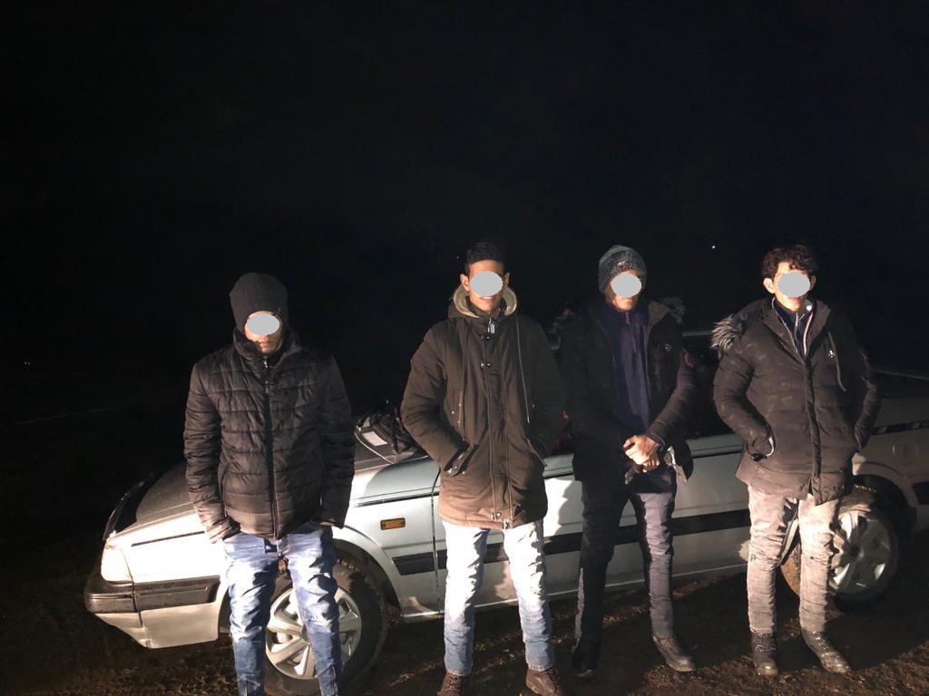 Чотирьох марокканців, що переховувалися в лісі, затримали неподалік Ужгорода (ФОТО)
