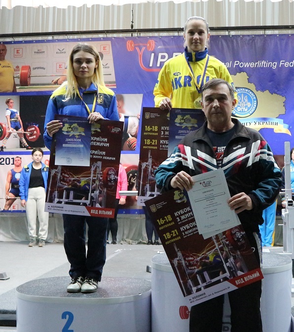 Закарпатці повернулися з нагородами з кубків України з пауерліфтингу в Коломиї (ФОТО)