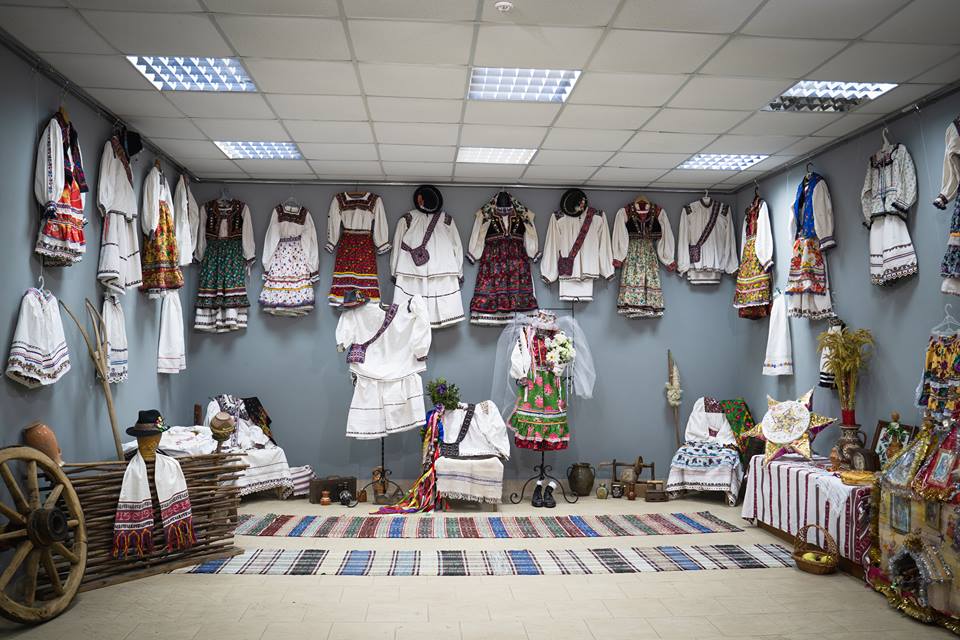 У Виноградові відкрили унікальну виставку автентичних старовинних костюмів (ФОТО)
