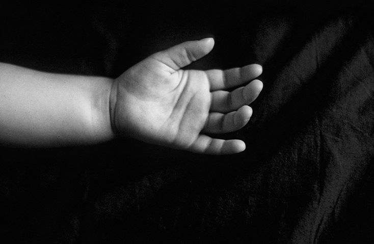 За фактом загибелі немовляти від переохолодження на Тячівщині розпочато кримінальне провадження