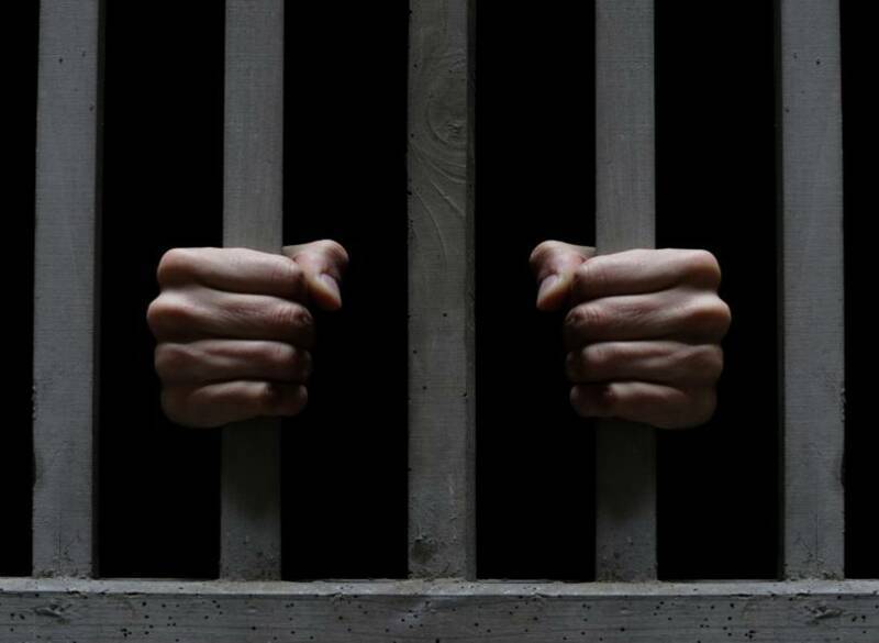 Чоловіку, що заради грошей кількаразово вдарив ножем водія на Свалявщині, присудили 13 років в'язниці 