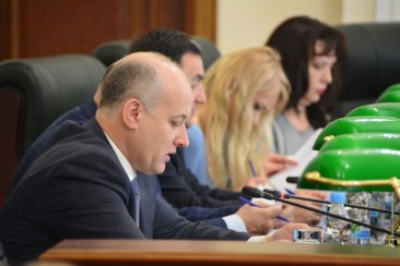 Ужгородського адвоката-"псевдоактивіста" покарають за втручання в діяльність судді