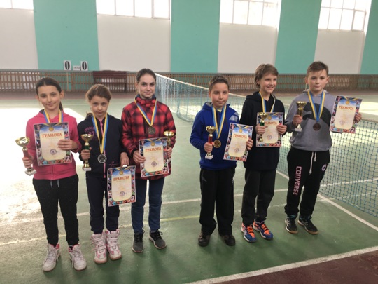 У Берегові визначилися юні чемпіони Закарпаття з тенісу (ФОТО)