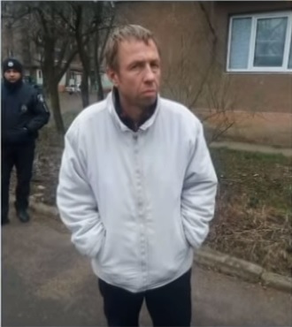 В Ужгороді агресивний чоловік затероризував всіх сусідів по будинку (ВІДЕО)