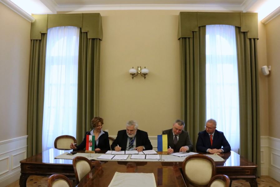 УжНУ підписав рамкову угоду із угорським Сегедським дослідницьким університетом (ФОТО)