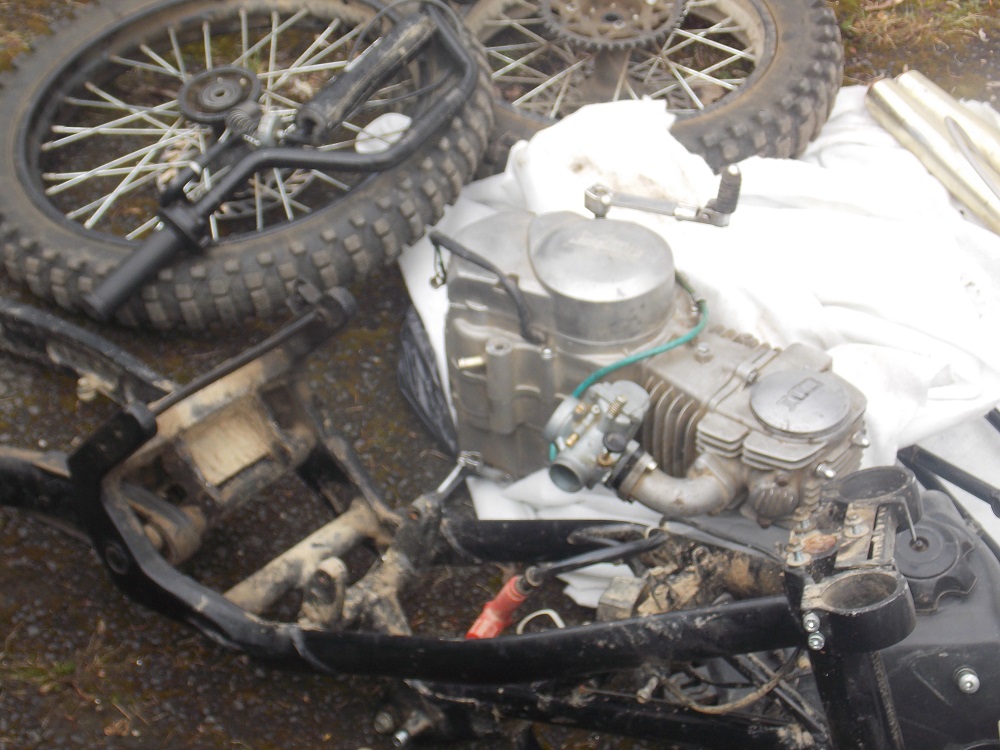 У ПП "Малий Березний" в "Мерседесі" виявили розібраний контрабандний спортивний мотоцикл (ФОТО)