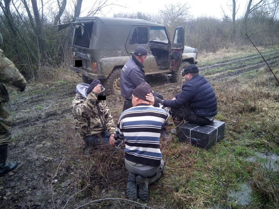 Чотирьох контрабандистів, які намагалися переправити до Угорщини 11 пакунків сигарет , затримали біля Дийди (ФОТО)