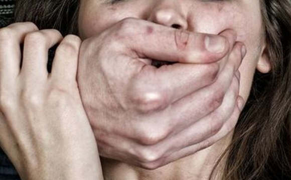 У Мукачеві  затримали п’ятьох осіб, яких підозрюють у зґвалтуванні неповнолітньої