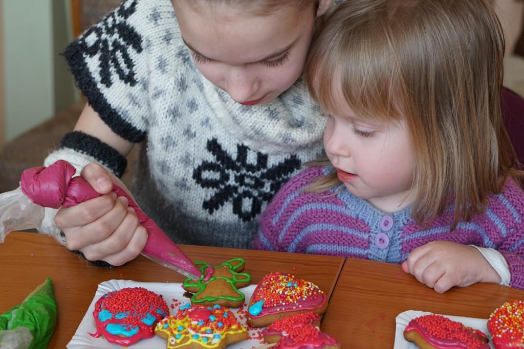 В Ужгороді для дітей з багатодітних родин та сімей учасників АТО провели майстер-клас із випікання пряників (ФОТО)