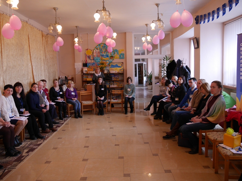 Тренінг "Діалог та комунікації для вирішення конфлікту" відбувся сьогодні в Ужгороді в рамках проекту "Сокоти свій Варош" (ФОТО)