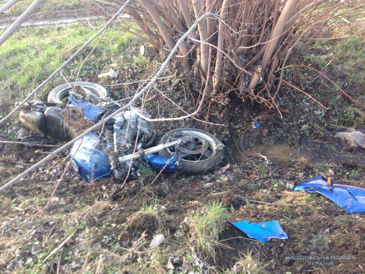 На Виноградівщині 17-літній мотоцикліст вилетів у кювет і затим помер у лікарні (ФОТО)