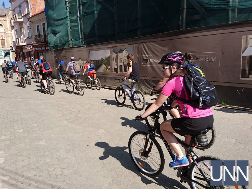 Понад півостні ужгородців відкрили велосезон, вирушивши у 30-кілометровий заїзд (ФОТО)