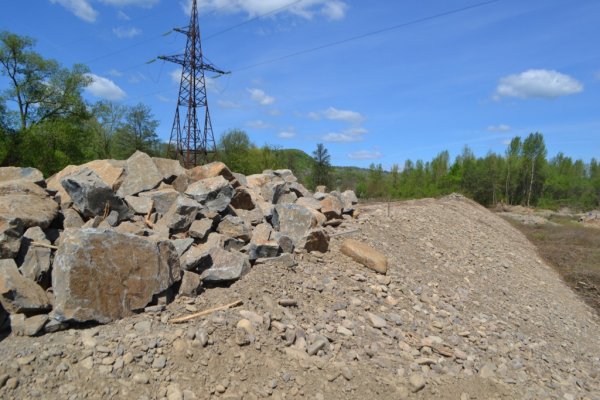 У Вонігові, що на Тячівщині, проводиться реконструкція пошкодженої дамби та берегоукріплення річки (ФОТО)