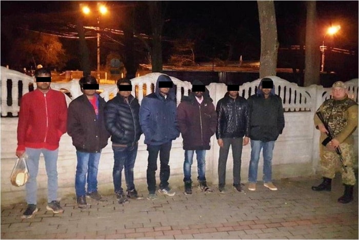 Сімох нелегалів зупинили при в'їзді в Ужгород (ФОТО)