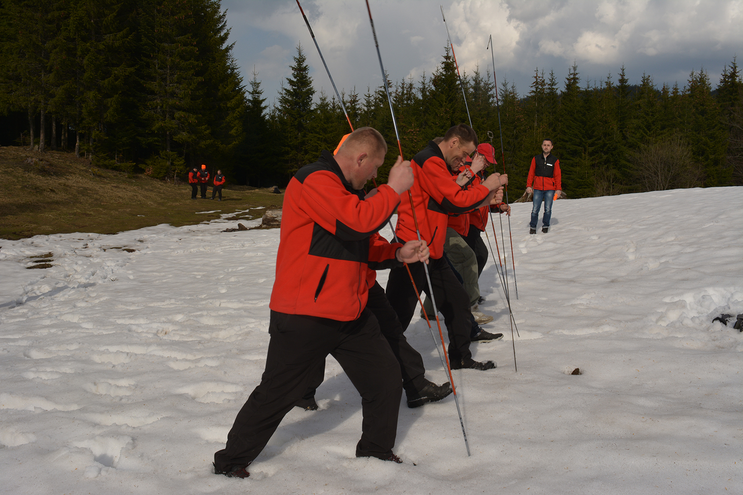 Гірські рятувальники Закарпаття, отримавши GPS-пристрої від чеських колег, одазу випробували їх на спільних тренуваннях (ФОТО)