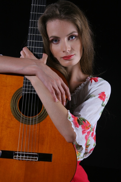 "Музику без кордонів" в Ужгороді закриватиме віртуозна гітаристка Анна Тихонравова