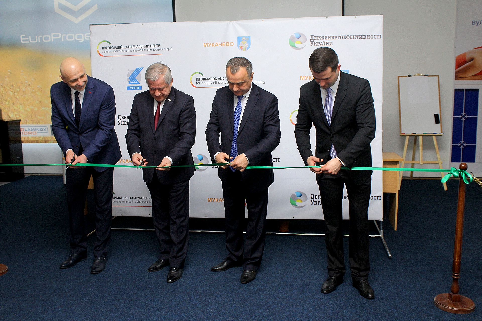 У Мукачеві врочисто відкрили інформаційно-навчальний центр з енергоефективності та відновлюваних джерел енергії (ФОТО, ВІДЕО)