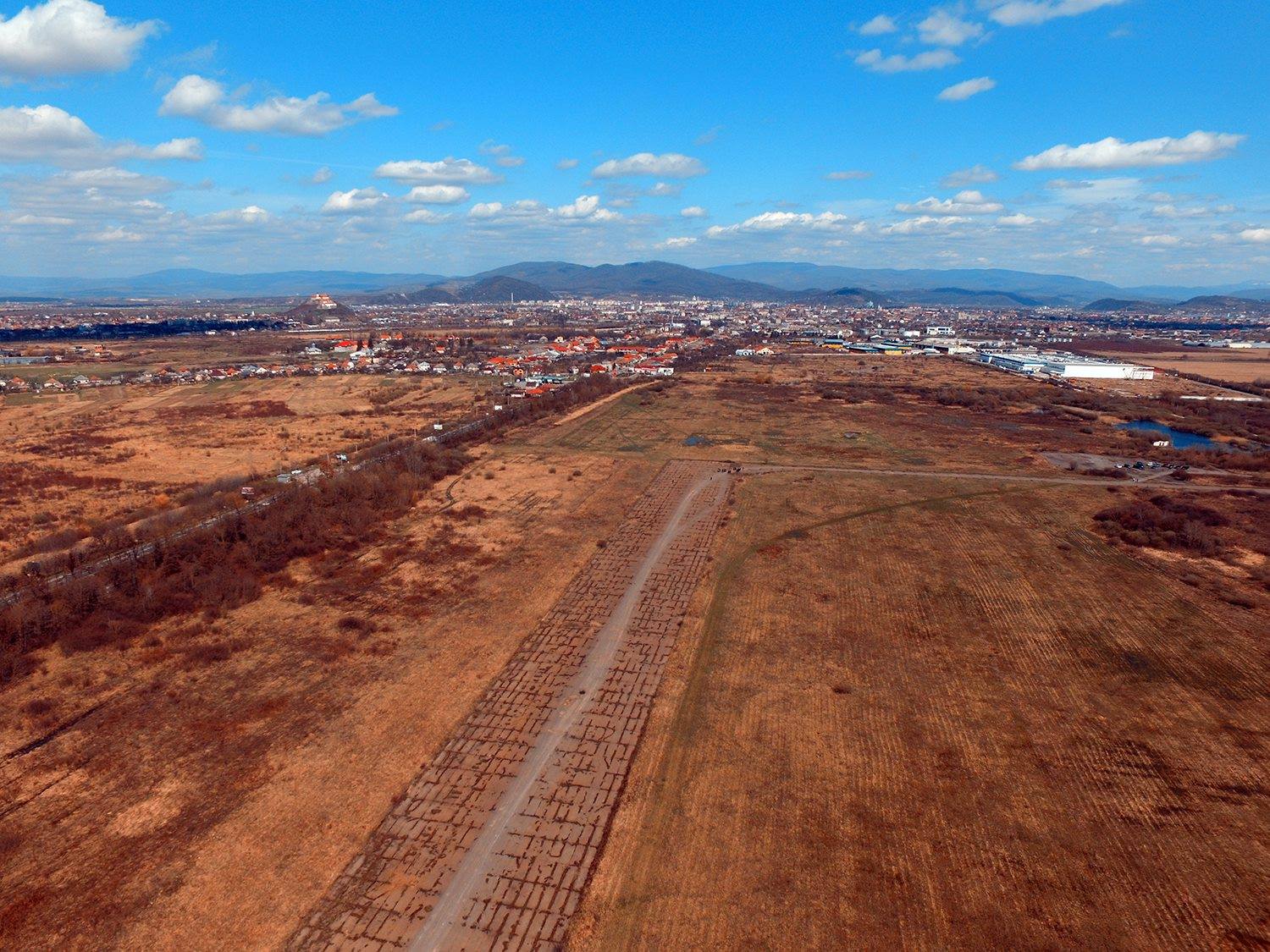 Земельна ділянка аеропорту залишається у користуванні територіальної громади Мукачева