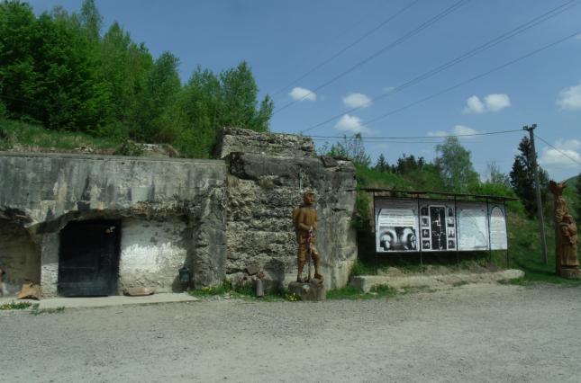 Зовнішній вигляд бункера Лінії Арпада в селі Верхня Грабівниця на Закарпатті